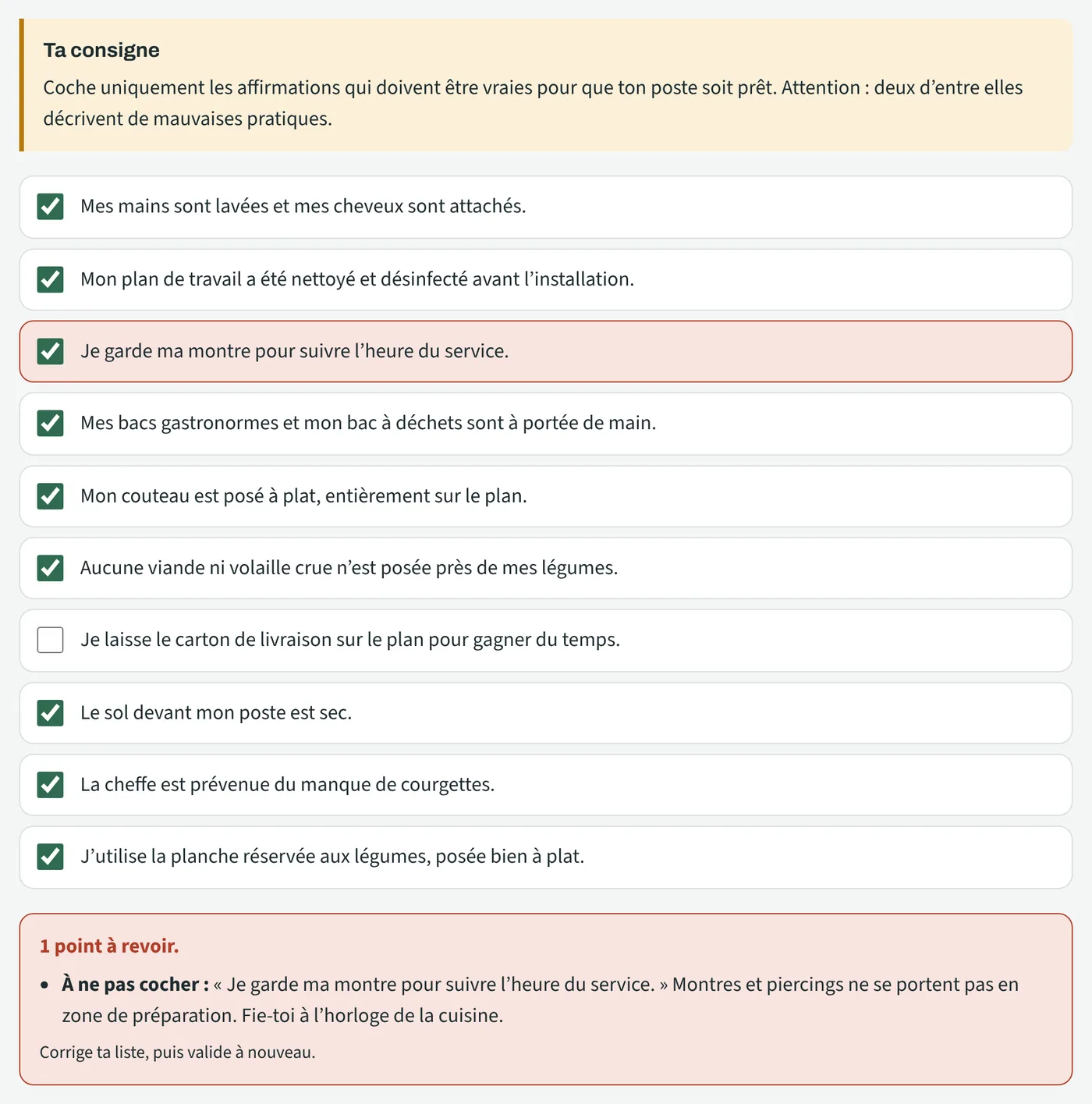 Écran de la mission 5 : liste de contrôle avec un piège coché (garder sa montre) et son explication.